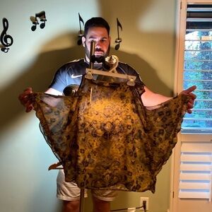 Cute AF over a black U shirt…medium size